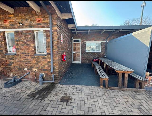 2 BEDROOM TOWNHOUSE FOR SALE IN KANONKOP